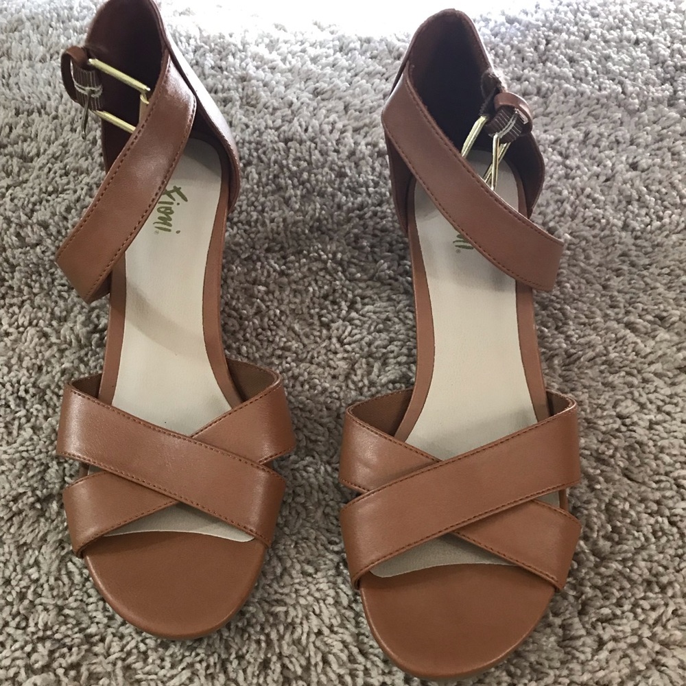 Camel sandal excellent condition